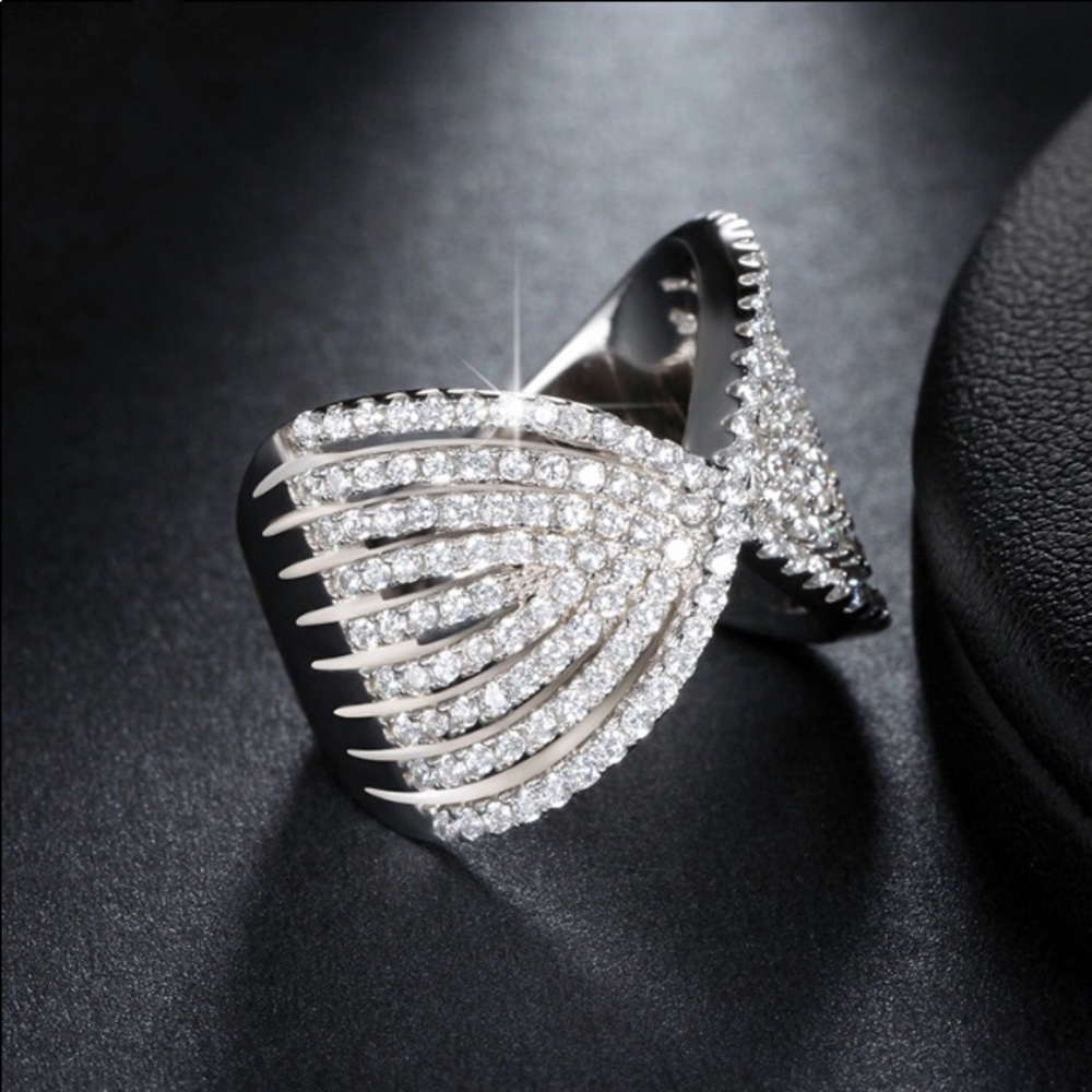 BEAUTIFUL DIAMOND BOW DESIGN RING